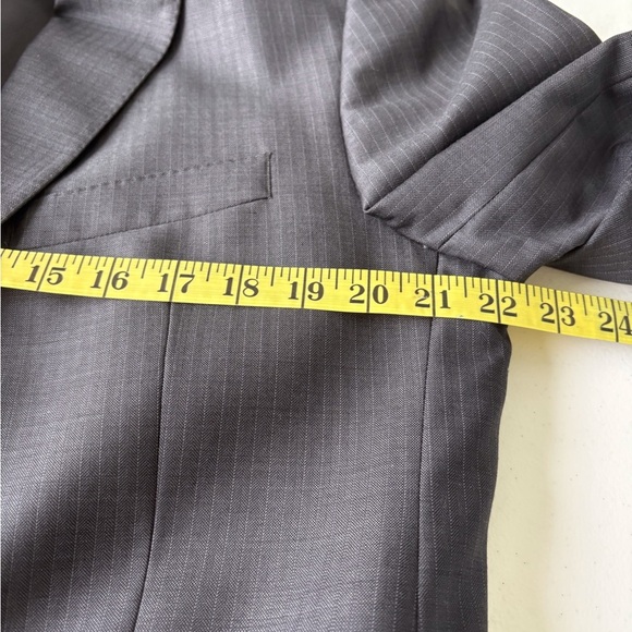Peter Millar 42R Wool Black Pinstripe Jacket 2 Button Office Wedding Cruise - Picture 11 of 16